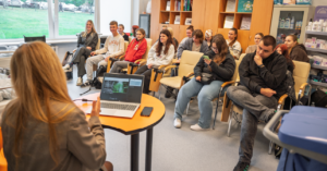 Būsimųjų specialistų pažintis su profesinės veiklos galimybėmis